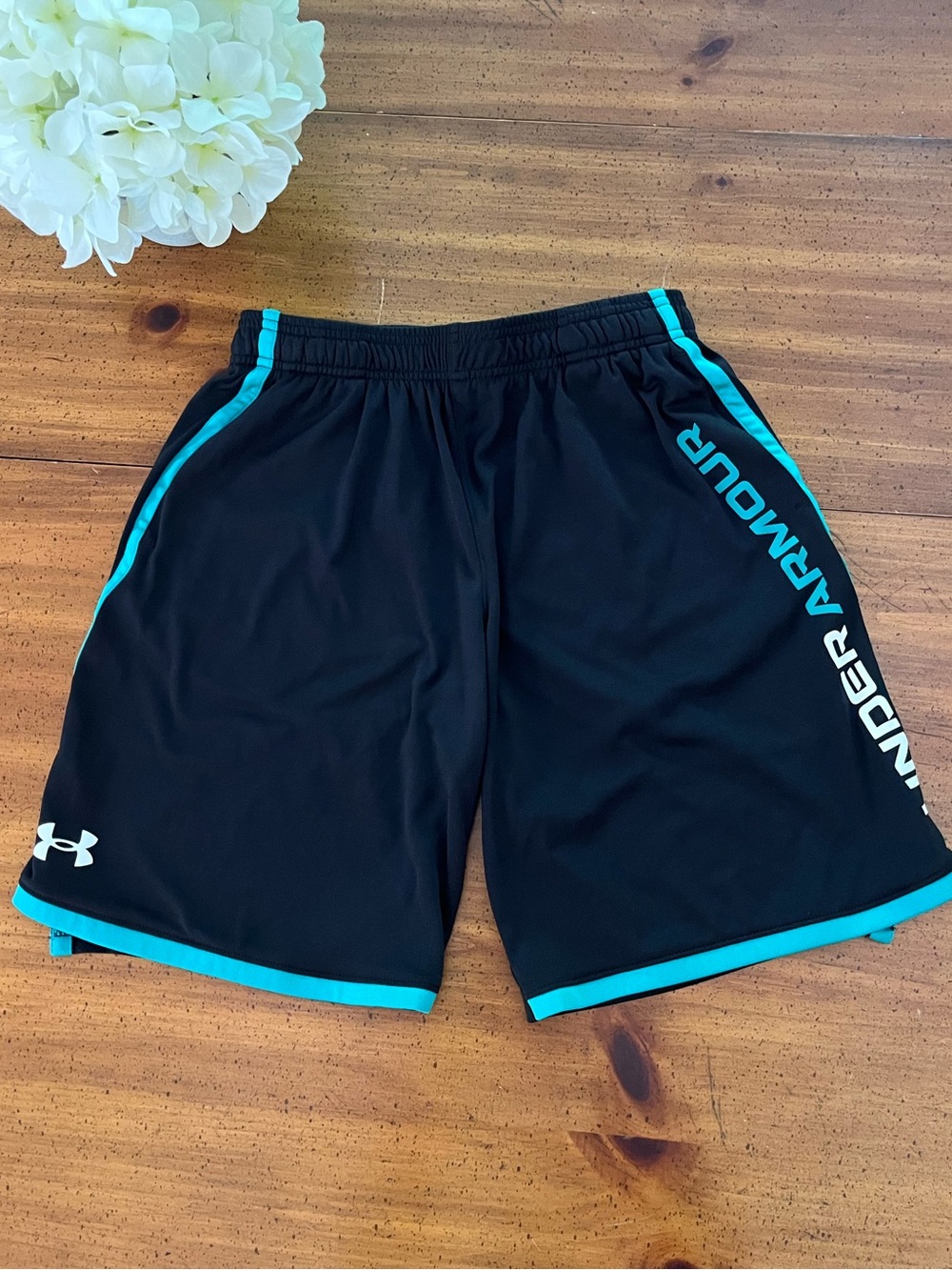 Under Armour Boy’s Black Athletic Shorts with Green Trim Size YLG